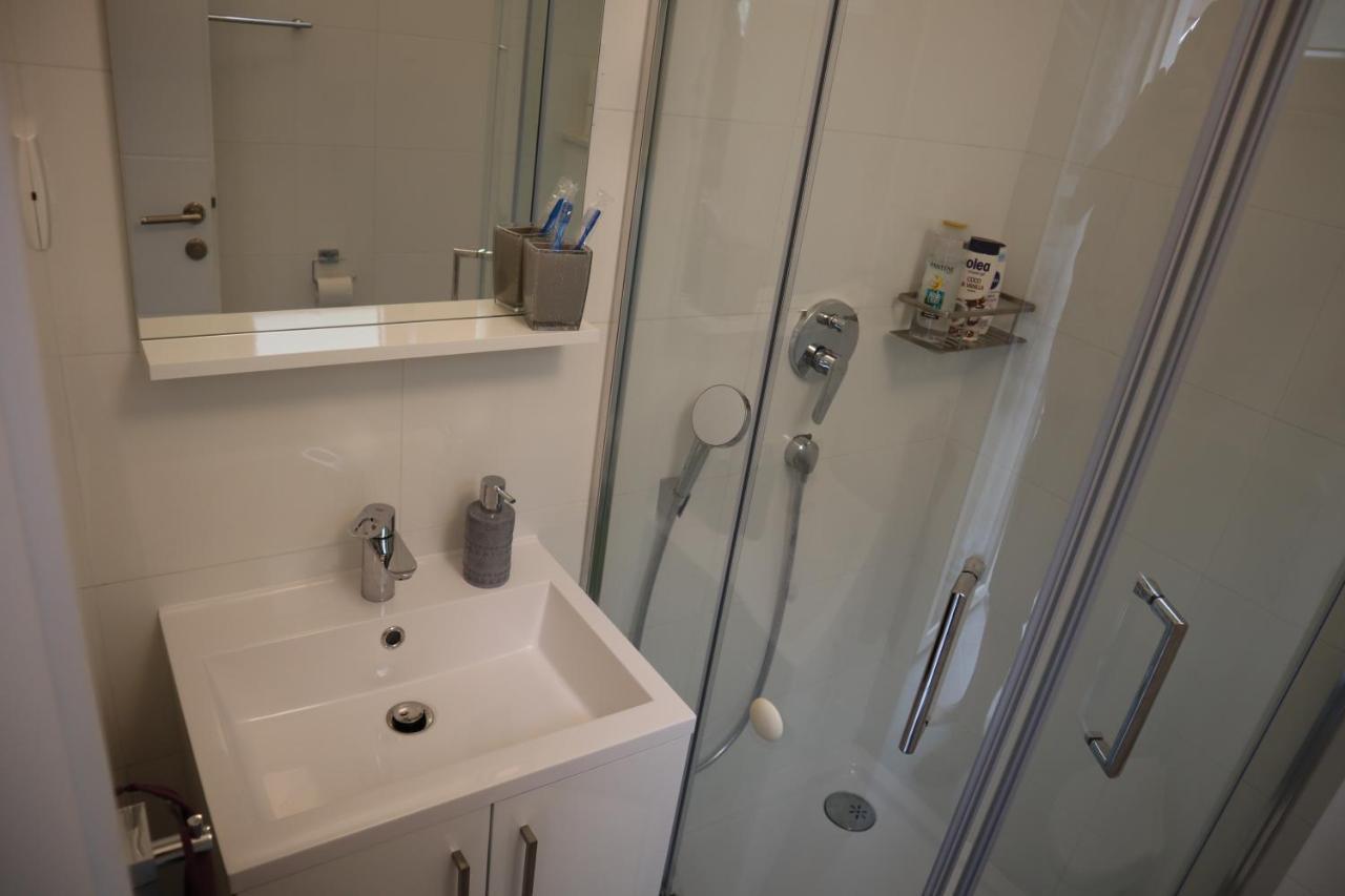 Apartments Iva Und Franka Омиш Экстерьер фото