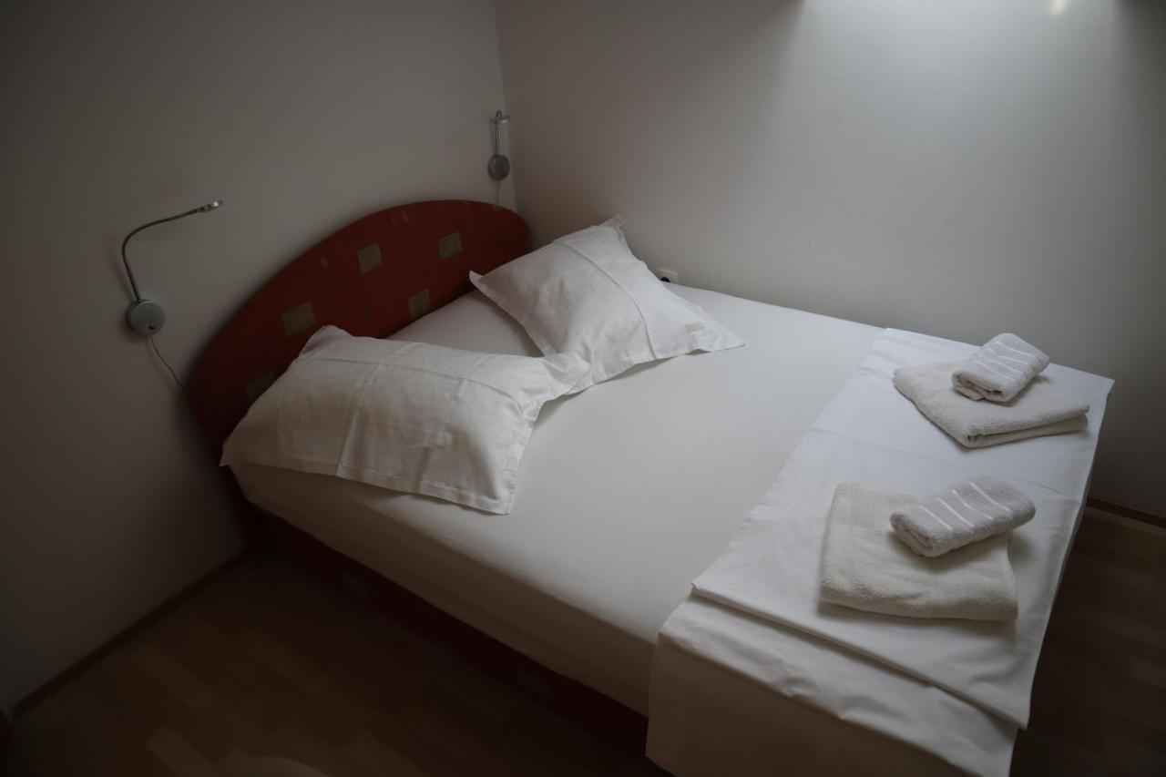 Apartments Iva Und Franka Омиш Экстерьер фото
