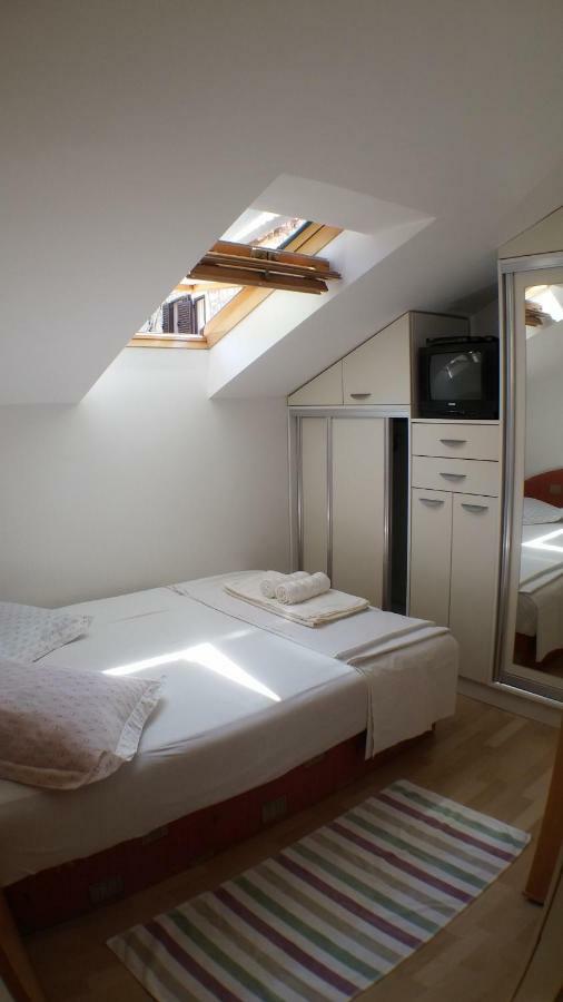 Apartments Iva Und Franka Омиш Экстерьер фото