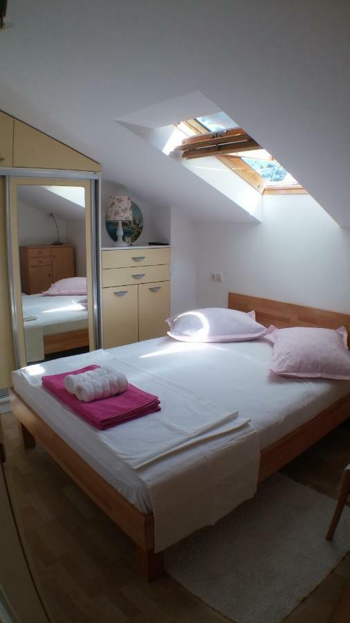 Apartments Iva Und Franka Омиш Экстерьер фото