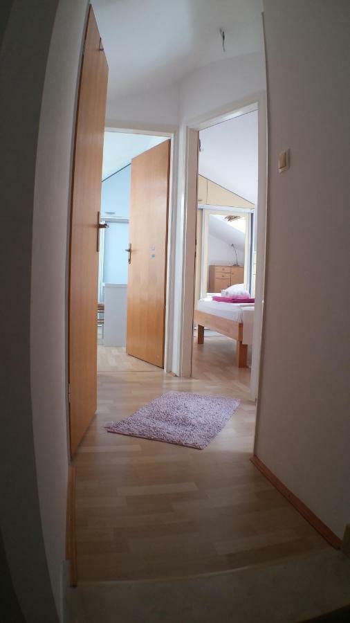 Apartments Iva Und Franka Омиш Экстерьер фото