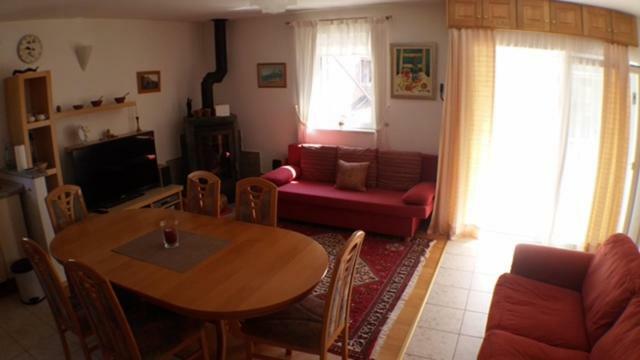 Apartments Iva Und Franka Омиш Экстерьер фото
