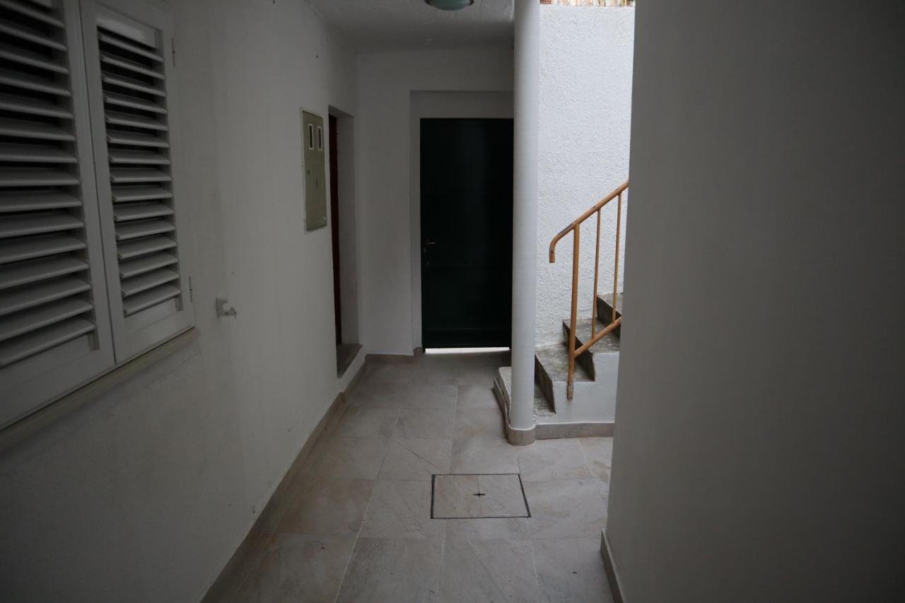 Apartments Iva Und Franka Омиш Экстерьер фото