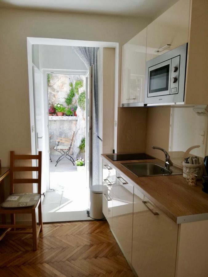 Apartments Iva Und Franka Омиш Экстерьер фото